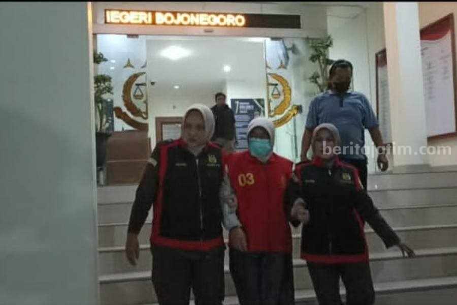 Salah satu tersangka baru kasus dugaan korupsi mobil siaga desa Bojonegoro.