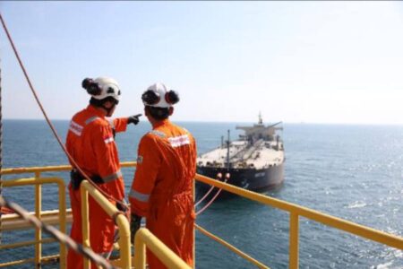 Pengapalan Keseribu Kali FSO Gagak Rimang: Mengukuhkan Ketahanan Energi Indonesia Keberhasilan operasi Blok Cepu tak lepas dari keahlian pekerjanya yang memegang teguh komitmen terhadap keselamatan, sehingga mencatatkan rekam jejak keselamatan yang luar biasa.
