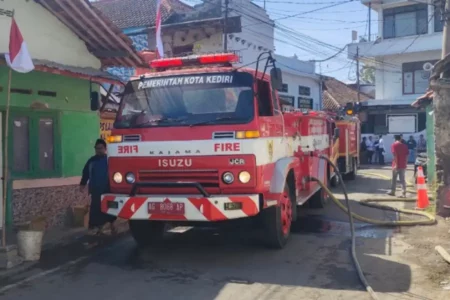 Kebakaran di Komplek Ponpes Lirboyo Kediri, Santri Dievakuasi Kebakaran Kediri