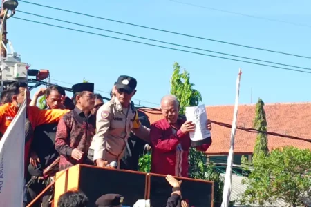 Indonesia Darurat, Demonstran Berhasil Desak Ketua DPRD Jatim foto berita jatim