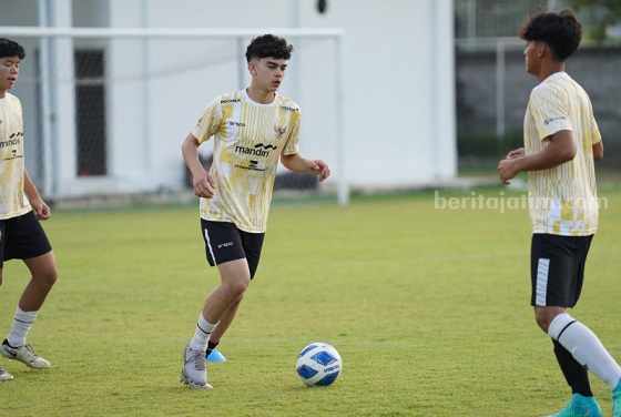 Mathew Baker pemain Melbourne City sudah bergabung dengan Timnas U-17 dalam pemusatan latihan di Bali. Baker hadir Senin (19/8/2024) sore. Foto: PSSI