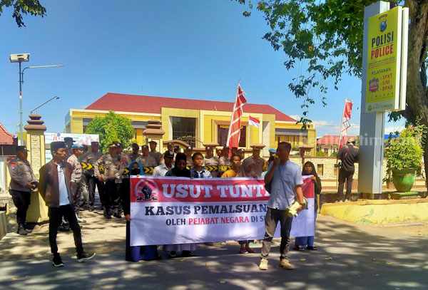Demo Polres Sumenep