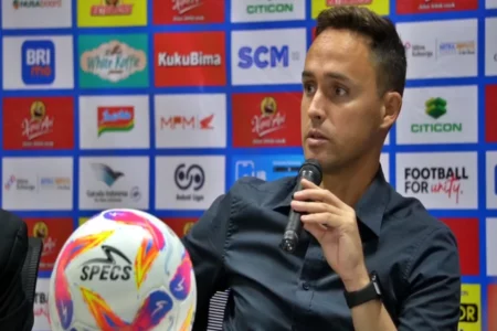 Persebaya Pecah Kutukan di Laga Perdana, Munster Apresiasi Kerja Keras Pemain Paul Munster