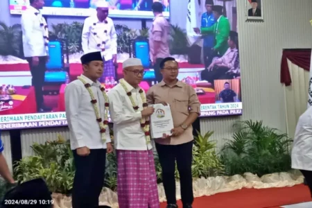 Ra Mamak dan H Abdullah Hidayat Resmi Daftar Pilkada Sampang 2024, Diantar Ribuan Pendukung Pilbup Sampang