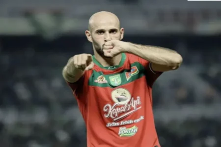 Solusi untuk Persebaya Bernama Tembakan Jarak Jauh Rashid