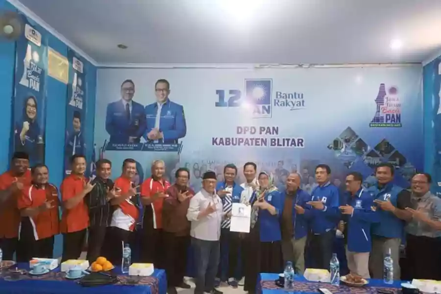 Bakal Calon Wakil Bupati Blitar yang diusung PAN Beky Hendriansyah atau Kaji Beky, Jumat (2/8/2024). (Foto : Winanto/beritajatim.com)