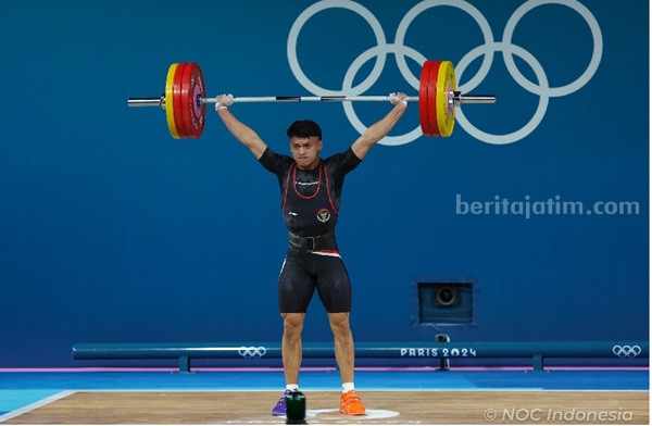 Rizki Juniansyah atlet angkat angkat besi menjadi penyumbang medali emas kedua untuk Indonesia di Olimpiade Paris. Foto: NOC Indonesia