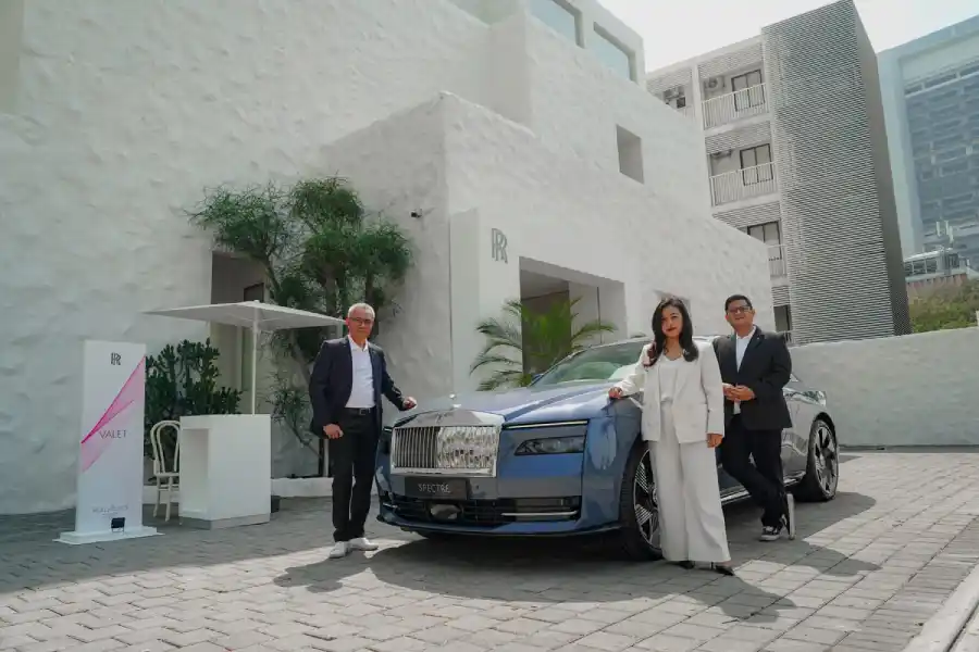 Rolls-Royce Spectre, Mobil Listrik Mewah Hadir Khusus di Surabaya foto beritajatim