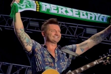 Secondhand Serenade Kenakan Slayer Persebaya di SOD Festival Vol. 6