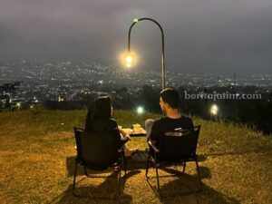 Baru! Kafe Kota Batu Ini Suguhkan Spot Nyore Menawan dengan View City Light Kafe Kota Batu Ini Suguhkan Spot Nyore Menawan dengan View City Light