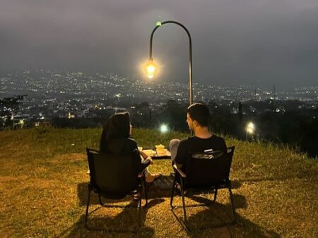 Kafe Kota Batu Ini Suguhkan Spot Nyore Menawan dengan View City Light