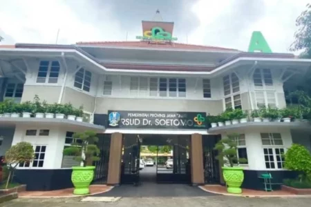 Bapaslon Wali-Wawali dan Bupati-Wabup Madiun Tes Kesehatan di RSUD dr Soetomo Bapaslon Wali-Wawali dan Bupati-Wabup Madiun Tes Kesehatan di RSUD dr Soetomo.