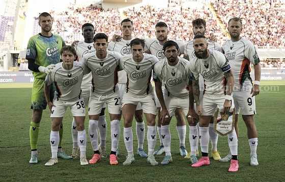 Jay Idzes tampil sebagai starter ketika Venezia FC berjumpa Fiorentina dalam lanjutan kompetisi Serie A. Foto: Venezia FC