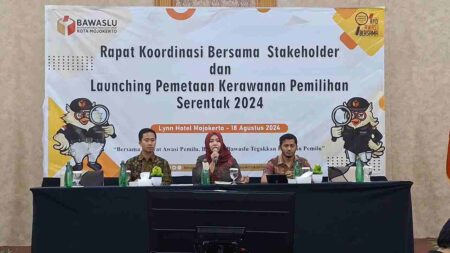 Rapat Koordinasi Berdama Stakeholder dan Launching Pemetaan Kerawanan Pemilihan Kepala Daerah (Pilkada) Serentak 2024 di salah satu hotel di Kota Mojokerto. [Foto : Misti/beritajatim.com]