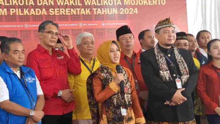 Ning Ita-Cak Sandi Daftar ke KPU Kota Mojokerto, Diantar Kesenian Tradisional
