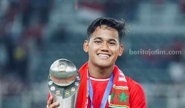 Toni Firmansyah, Gelandang Persebaya Surabaya.