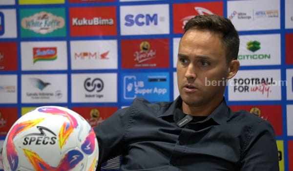 Paul Munster, Pelatih Persebaya Surabaya.