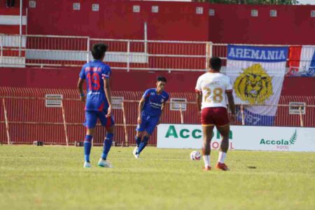 Kalah 0-2 dari Borneo, Dua Laga Kandang Arema di Blitar Tanpa Kemenangan