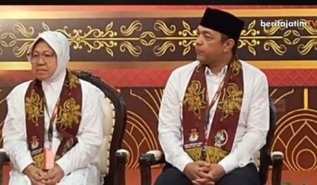 Unik, Risma-Gus Hans Daftar ke KPU Jatim Naik Becak