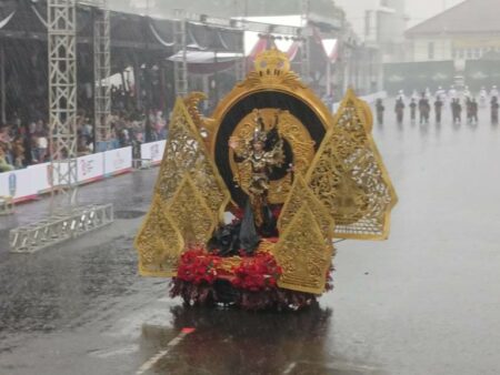 500 Bocah Peserta World Kids Carnival Diguyur Hujan Deras, Ada Anak Jepang Ikut Serta