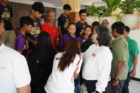 Pj Wali Kota Kediri berangkatkan atlet balap sepeda mengikuti ajang Proprov Jatim
