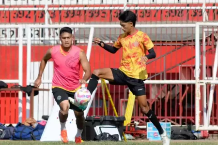 Arema Masih Berkandang di Blitar, Bagaimana Nasib Pendidikan? Persiapan pertandingan Arema FC vs Dewa United, Senin (12/8/2024). (Foto: Winanto/Beritajatim.com)