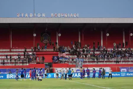 Aremania hadir di Stadion Soepriadi, Blitar. (MO AREMA FC)