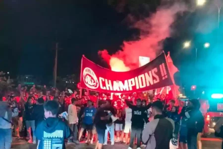 Presidium Aremania Puji Suporter Tertib Selama Sambut Jawara Piala Presiden Arema FC Aremania sambut Arema FC. (Ist)