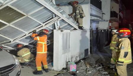Ledakan Elpiji Bocor Runtuhkan Rumah di Surabaya, 1 Lansia Luka Bakar Kondisi Rumah di Surabaya Runtuh Akibat Ledakan Elpiji Bocor (dok. Petugas Pemadam Kebakaran Surabaya)