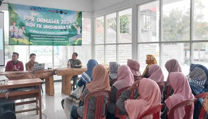 BEM FK UM Surabaya memberikan pembekalan kepada kader kesehatan di Desa Deketagung, Kecamatan Sugio, Lamongan.