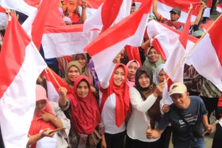 Pemkab Mojokerto Bagikan 1.500 Bendera Merah Putih foto berita jatim
