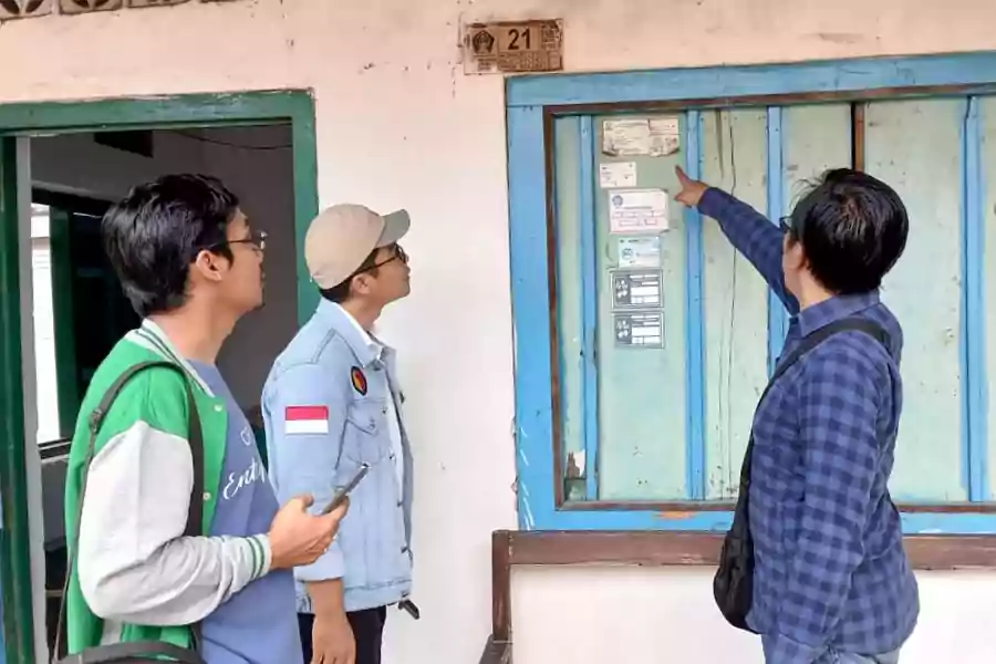 Proses pengawasan Coklit di Kecamatan Selorejo Kabupaten Blitar, Jumat (9/8/2024). (Foto: Winanto/beritajatim.com)