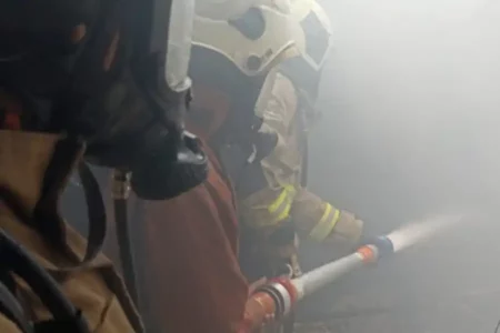 Lansia di Surabaya Meninggal dalam Ruko Terbakar foto berita jatim