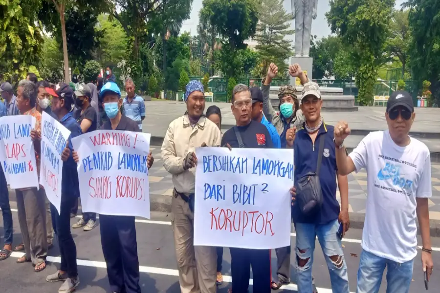 Demo Korupsi di Lamongan