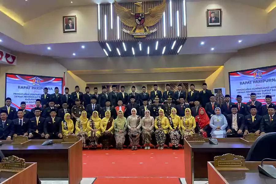 Sebanyak 50 anggota DPRD Tuban yang dilantik. [Foto: Diah Ayu/Beritajatim.com]