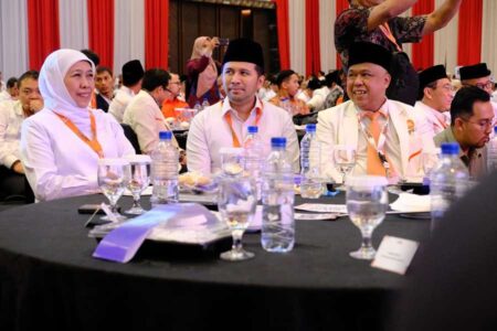 PKS Serahkan Form B1 KWK ke Khofifah-Emil dan 28 Pasangan Cakada se-Jatim PKS Serahkan Form B1 KWK ke Khofifah-Emil dan 26 Pasangan Cakada se-Jatim