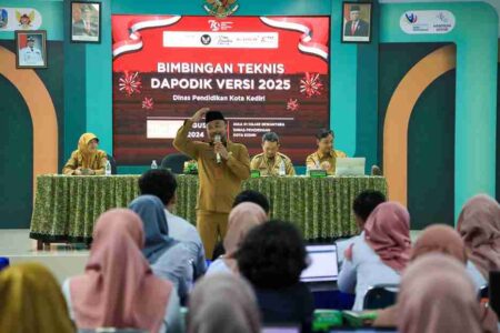 Dinas Pendidikan Kota Kediri Gelar Bimtek, Ajak Operator Dapodik Updating Data foto beritajatim