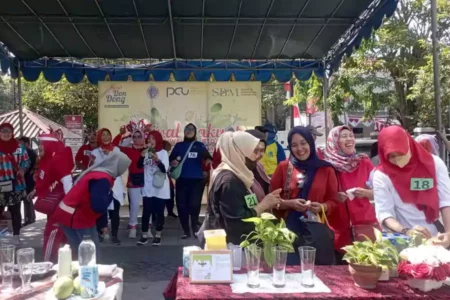 Festival Rakyat di Kelurahan Siwalankerto, Ada Lomba Kreasi Minuman hingga Makan Besar Suasana meriah menyelimuti balai kelurahan Siwalankerto siang ini dalam acara Festival Rakyat.