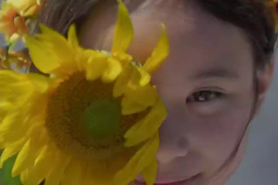 Potret Gempi dalam music video (MV) Gala Bunga Matahari - Sal Priadi. (YouTube/Sal Priadi)