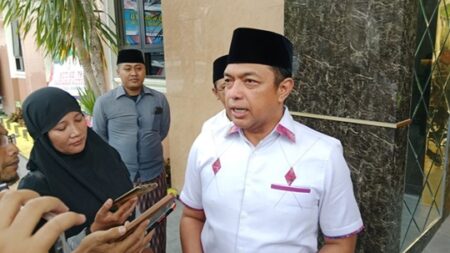 Jelang Pendaftaran Pilgub Jatim, Gus Hans Urus Berkas Persyaratan di PN Jombang foto beritajatim