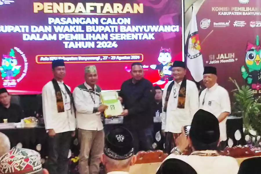Gus Makki dan Ali Ruchi Daftar ke KPU Diantar Ulama Disambut Shalawat.
