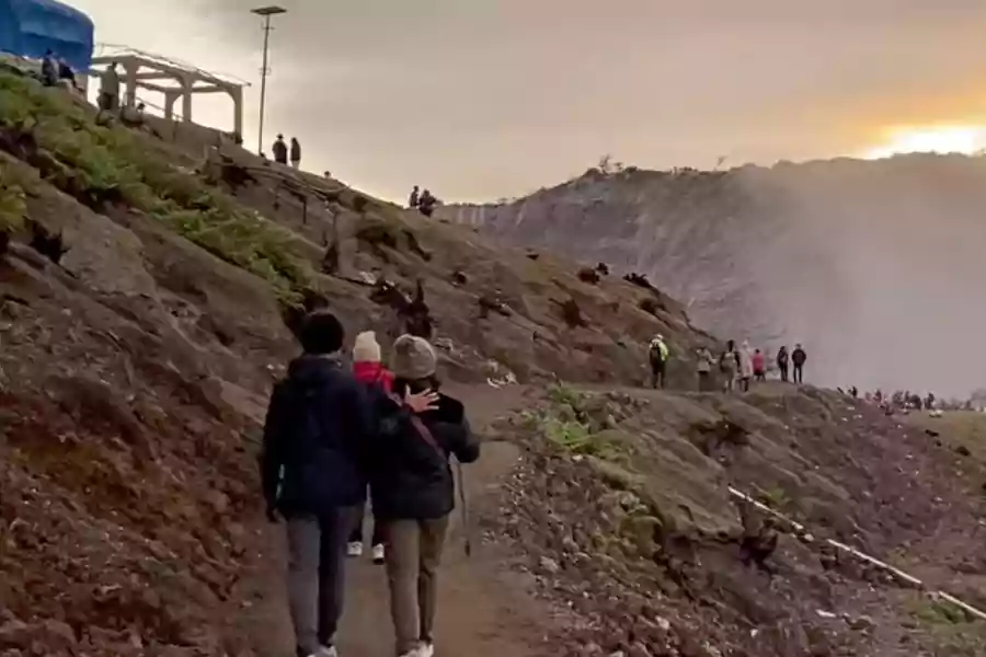 Jalur pendakian Gunung Ijen Bondowoso.