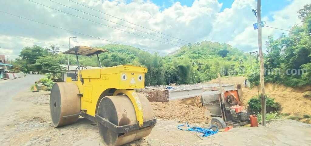 Jembatan Dawuhan Kecamatan Kademangan Kabupaten Blitar, Sabtu (9/3/2024) lalu. (Foto : Winanto/beritajatim.com)