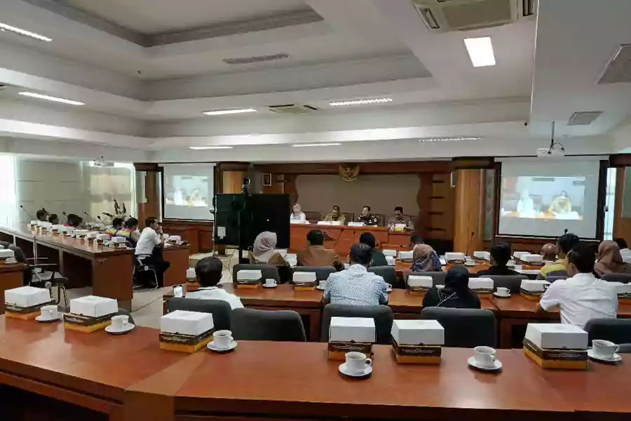 Rapat bersama antara Forkopimda Kabupaten Malang, PT Waskita Karya dan keluarga korban Tragedi Kanjuruhan di Ruang Rapat Panji Pulang Jiwo, Gedung Setda, Kabupaten Malang.