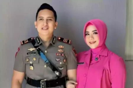 Mengenal Sosok Kasat Lantas Polres Tuban, Ternyata Berasal dari Maluku Sosok Kasat Lantas Polres Tuban AKP Moh. Imam Reza bersama istrinya.
