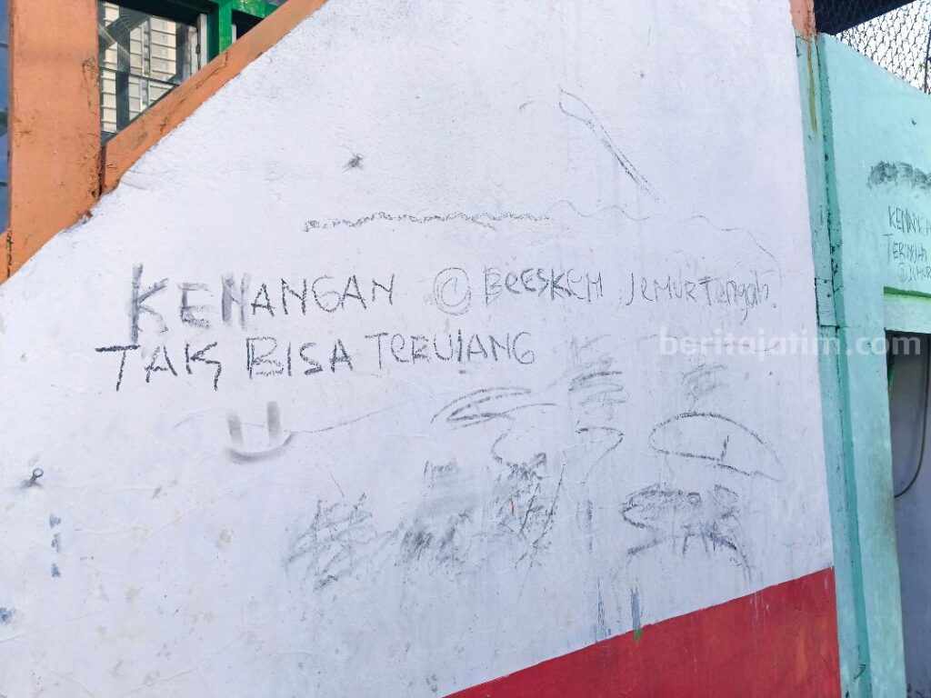 Coretan Anak Kampung Taman Pelangi Surabaya (dok. Rama Indra/beritajatim.com)