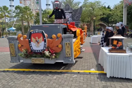KPU Lamongan Kirab Maskot Pilkada 2024, Sasar Dua Titik Sosialisasi foto berita jatim