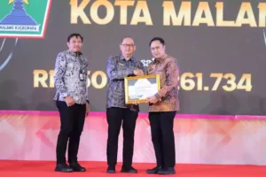 Kota Malang Kembali Raih Penghargaan di Ajang e-Purchasing Award Jatim 2024 Pemkot Malang raih penghargaan di ajang e-Purchasing Award Jatim 2024. (Prokopim Pemkot Malang)