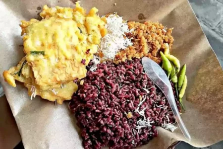 5 Kuliner Unik Legendaris di Gresik yang Tidak Banyak Orang Tahu, Sudah Coba? Potret Nasi Karak, makanan unik dari Gresik. (Threads/dhn.yk/google)