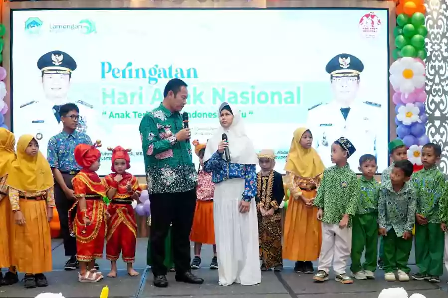 Bupati Lamongan saat menghadiri puncak peringatan Hari Anak Nasional, di Aula Gadjah Mada Pemkab Lamongan, Kamis (8/8/2024).